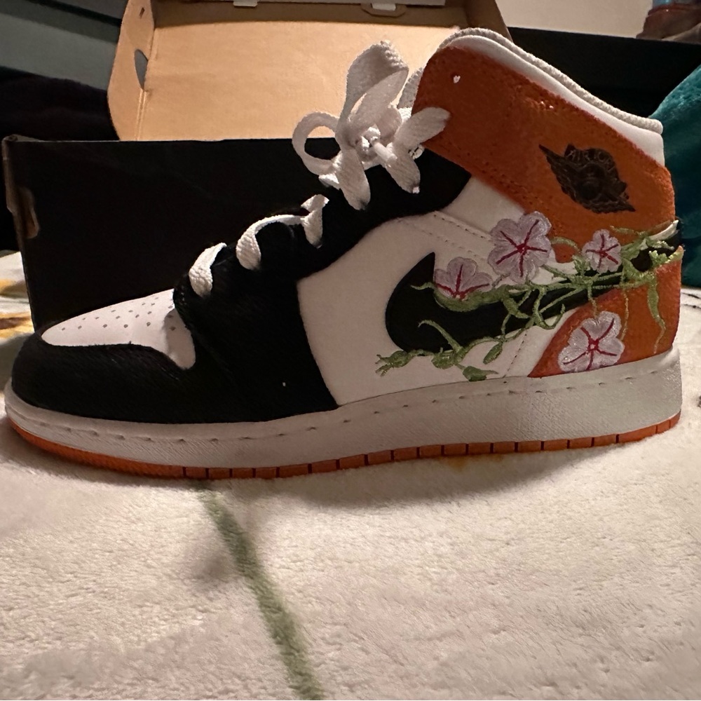 Women’s Air Jordan 1 mid se (GS)